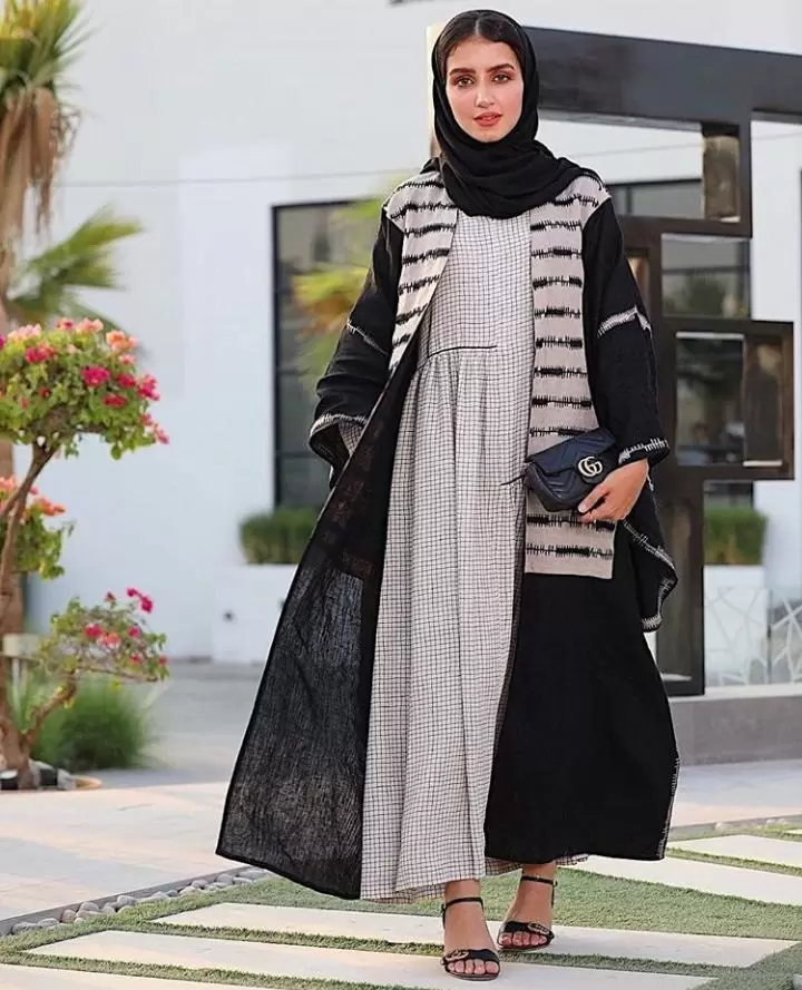 A Fusion Between Modern and Traditional Abaya Styles (3)