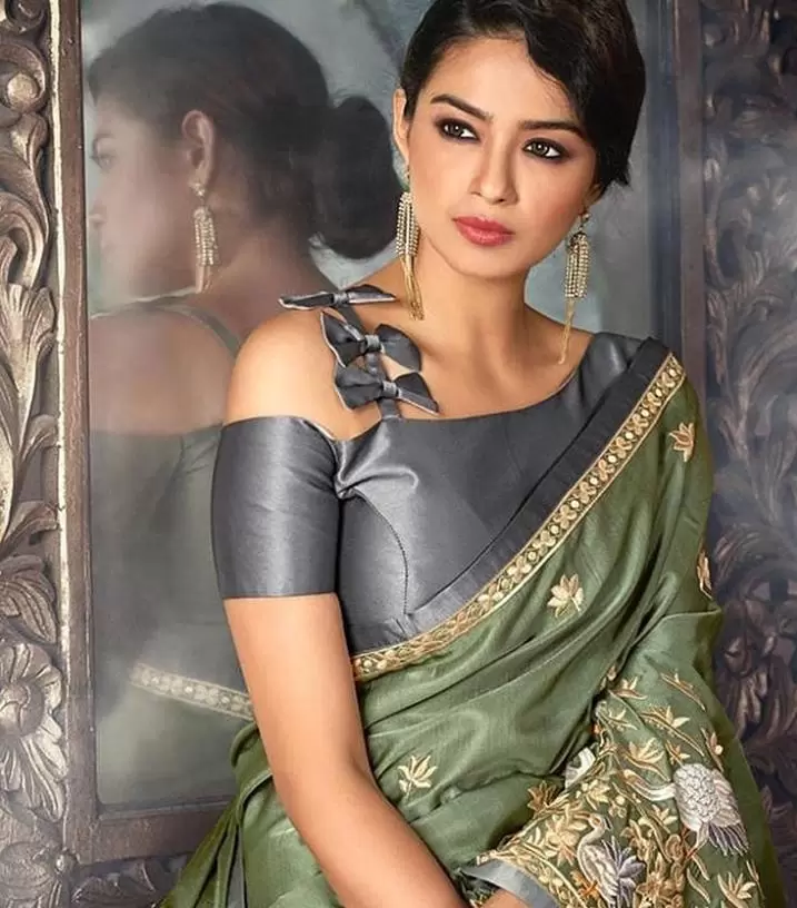 Stunning Blouse Designs For Silk Sarees (16)