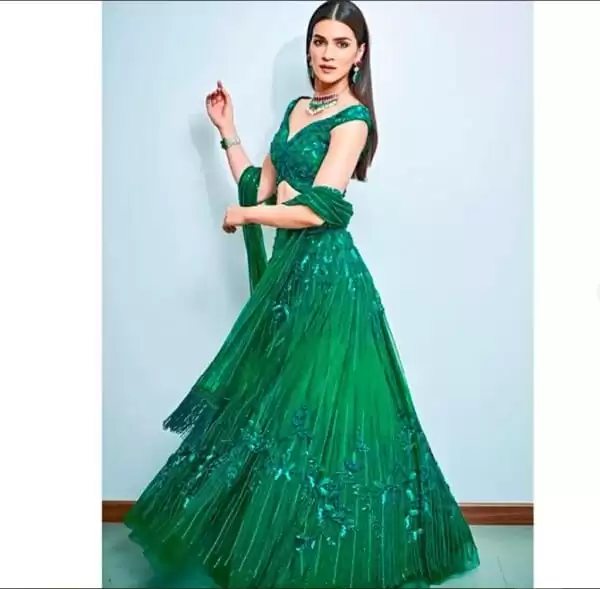 kriti sanon green lehnga