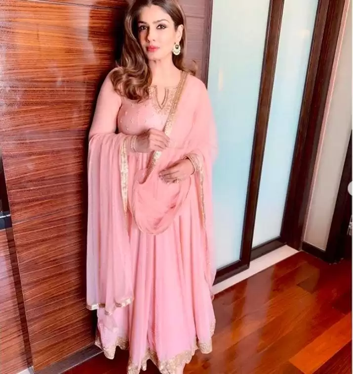 raveena tandan pink