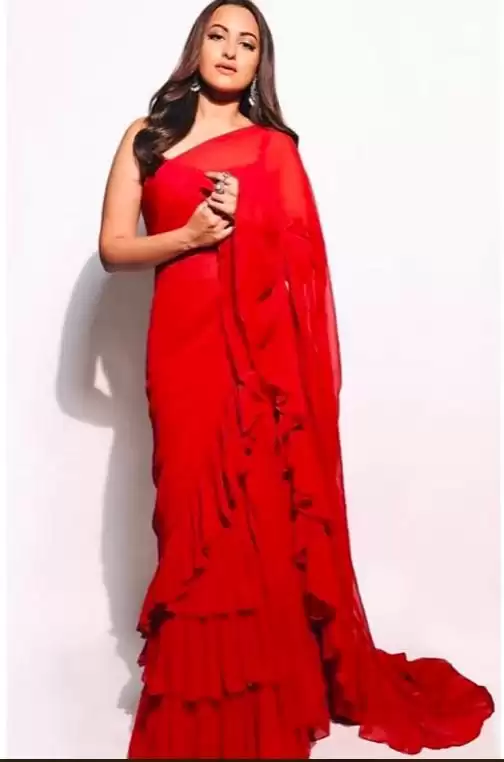 sonakshi sinha red