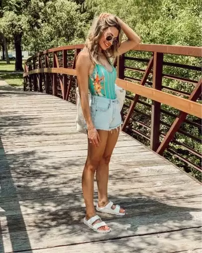 summer vacation outfit for women