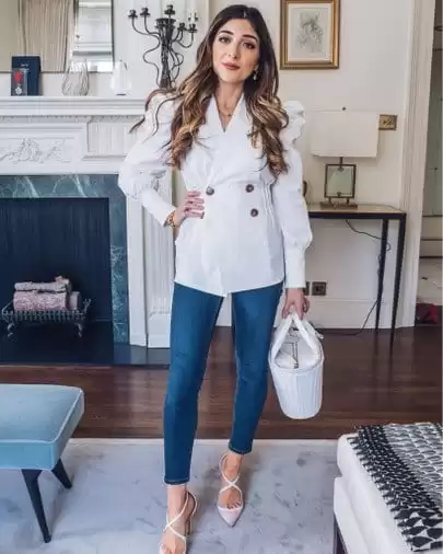 women outfits with blue jeans