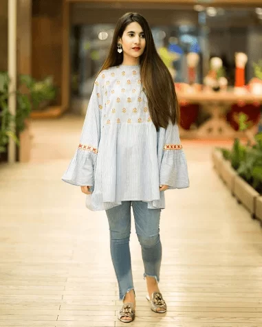 kurta outfit with jeans