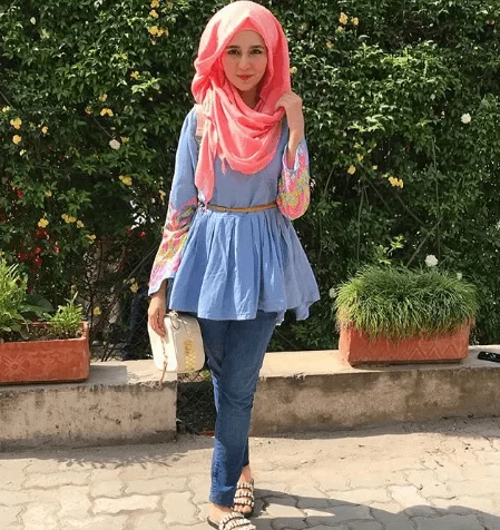 how to wear kurti with jeans