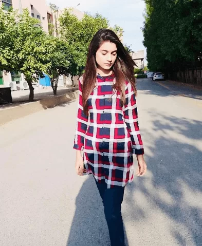 how to wear kurti with jeans