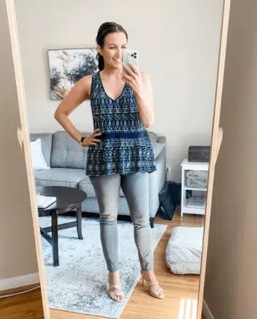 Outfits with Grey Jeans