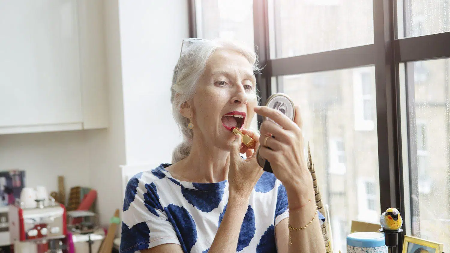 Pro Makeup Tips for Older Women from Professionals