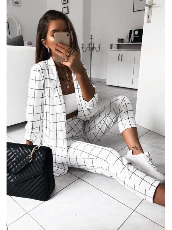 32 Formal Outfits for Working Women to Look Elegant & Stylish