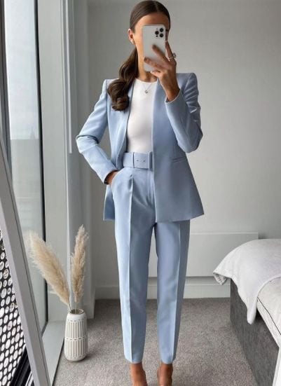 32 Formal Outfits for Working Women to Look Elegant & Stylish