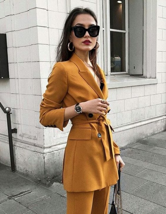 32 Formal Outfits for Working Women to Look Elegant & Stylish