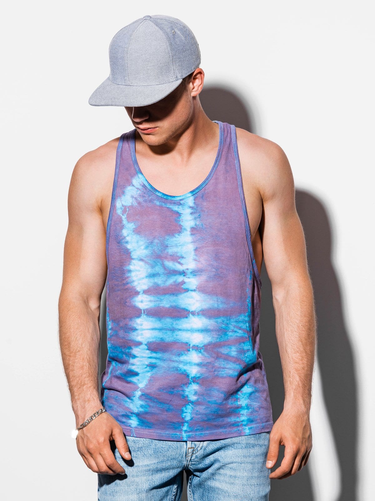 Tie-Dye Outfits for Men – 17 Ideas on How to Wear Tie-Dye