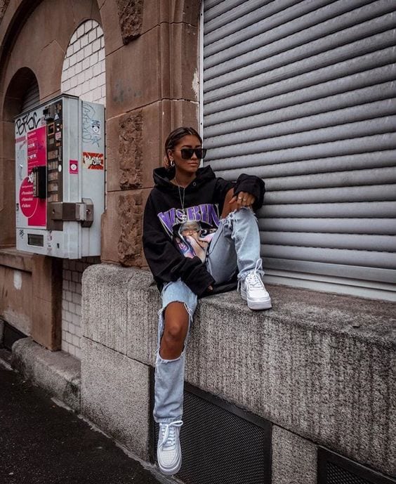 31 Best Oversized Hoodie Outfits To Wear This Year