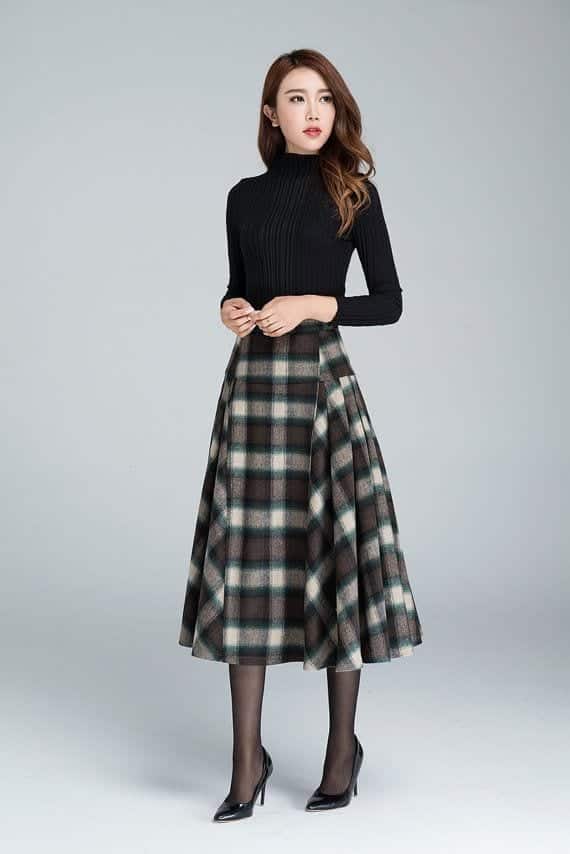 Arriba 34+ imagen long tartan skirt outfit - Abzlocal.mx