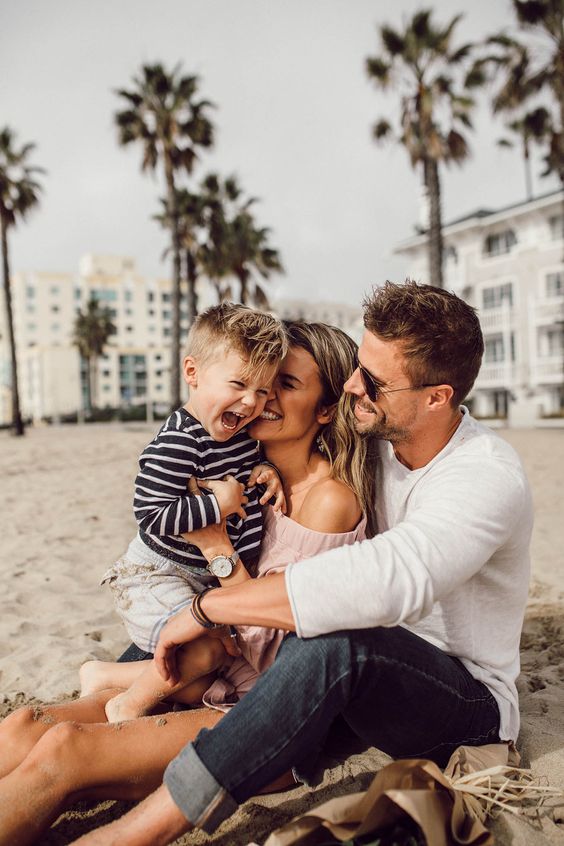 beach family photoshoot outfits