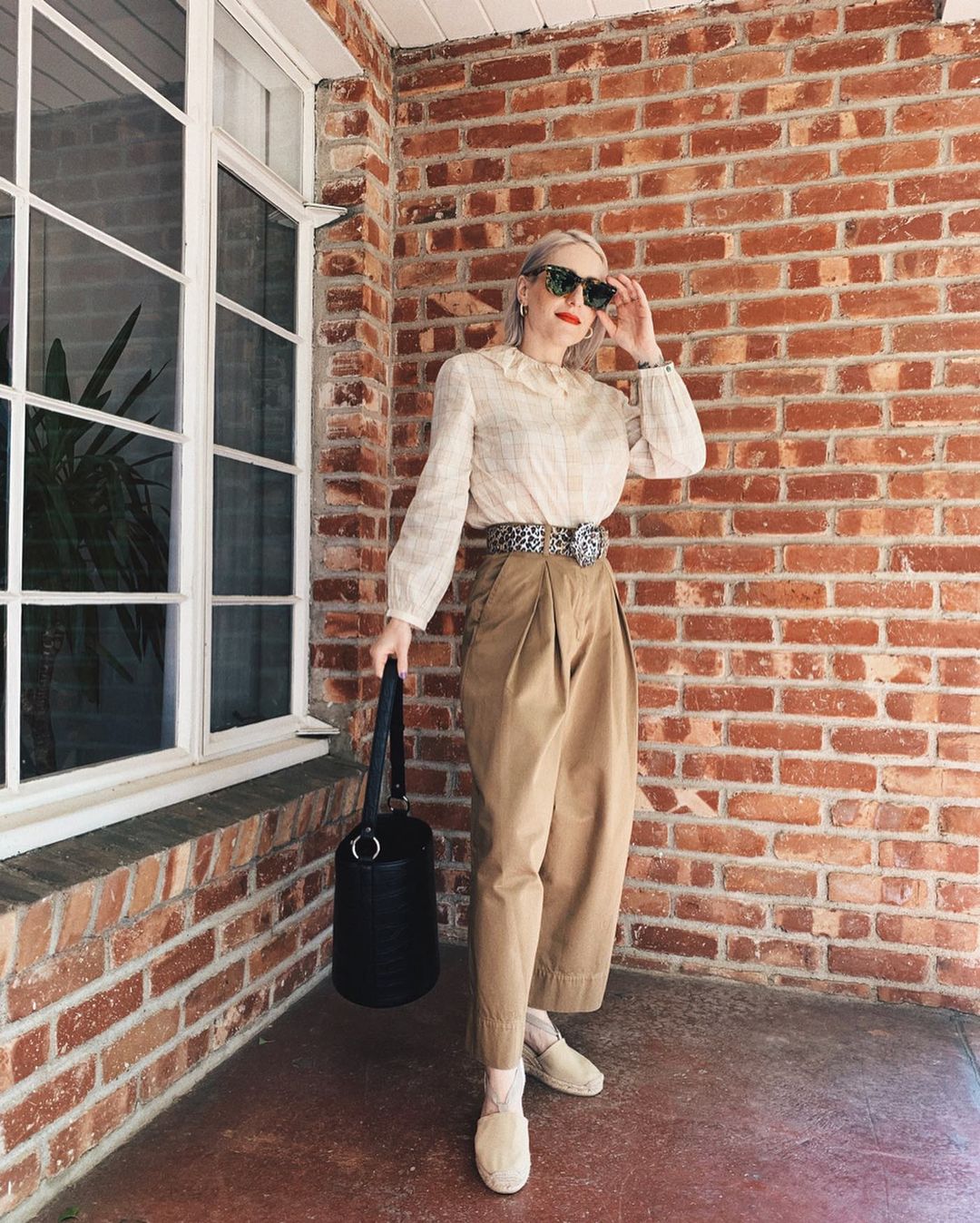 How to Wear Pleated Pants ? 52 Outfit Ideas & Styling Tips