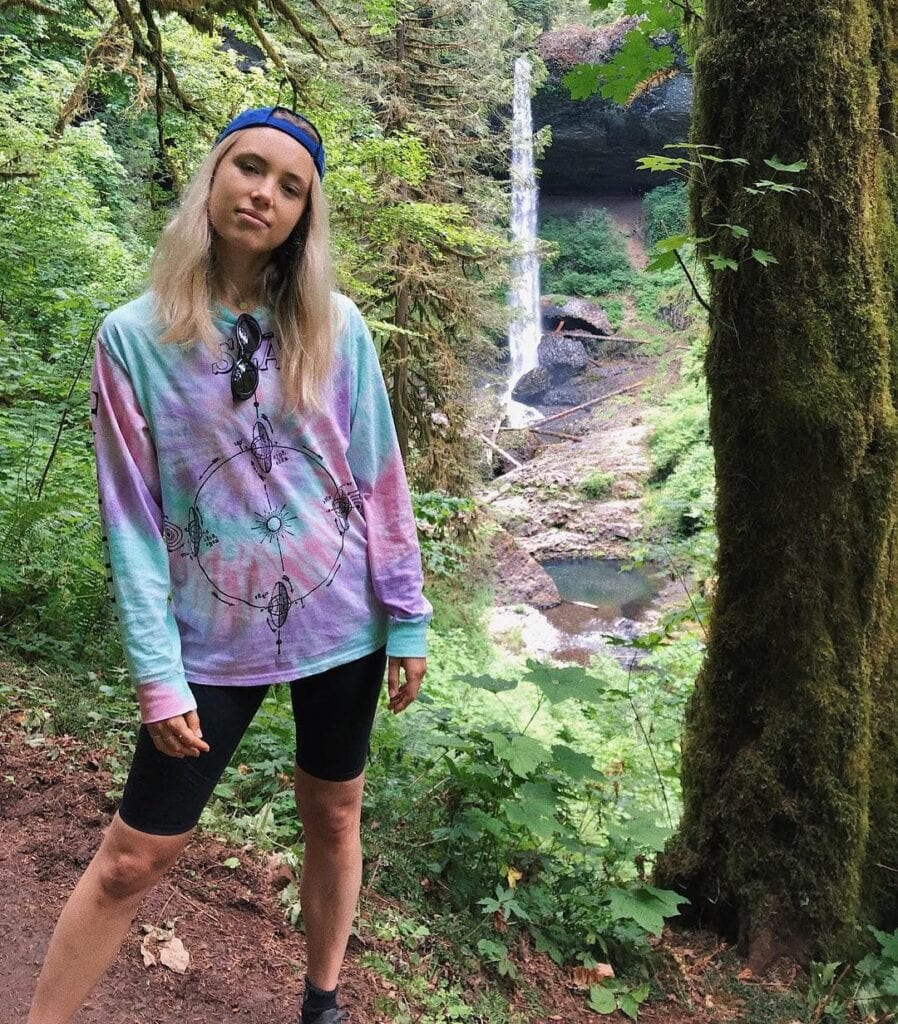 33 Cute Summer Camping Outfits for Women to Try in 2021