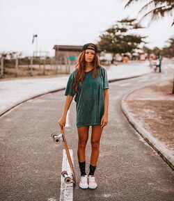 ladies skate clothing