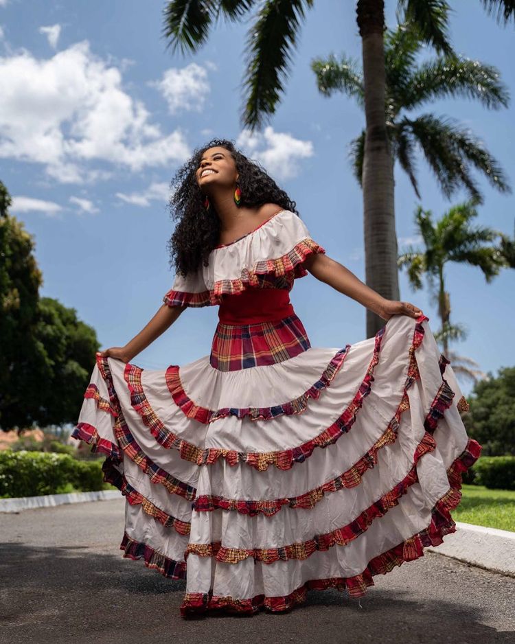 32 Best Women's Traditional Outfits from Around the World