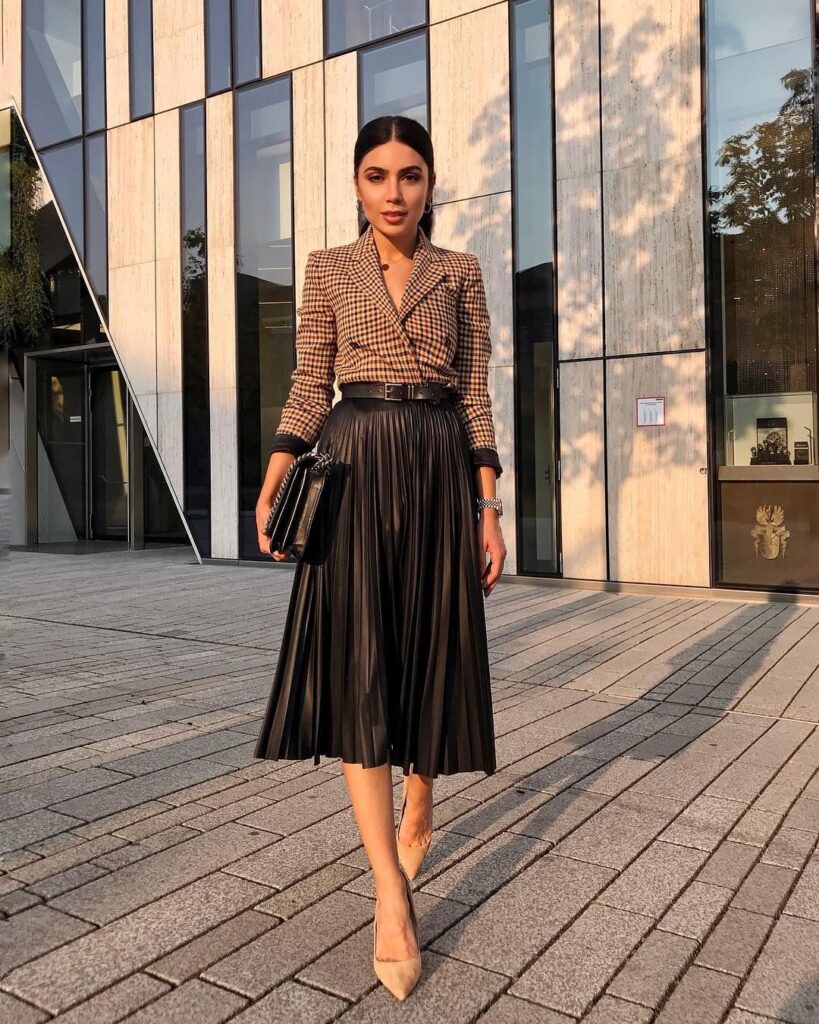 Black pleated outlet skirt street style