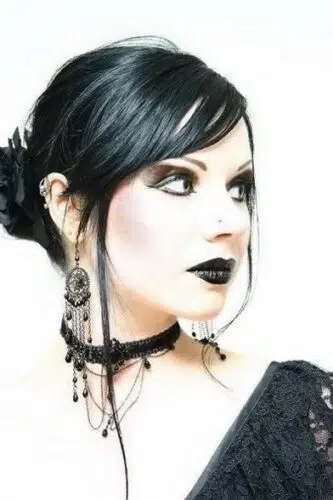 goth hairstyle with bangs