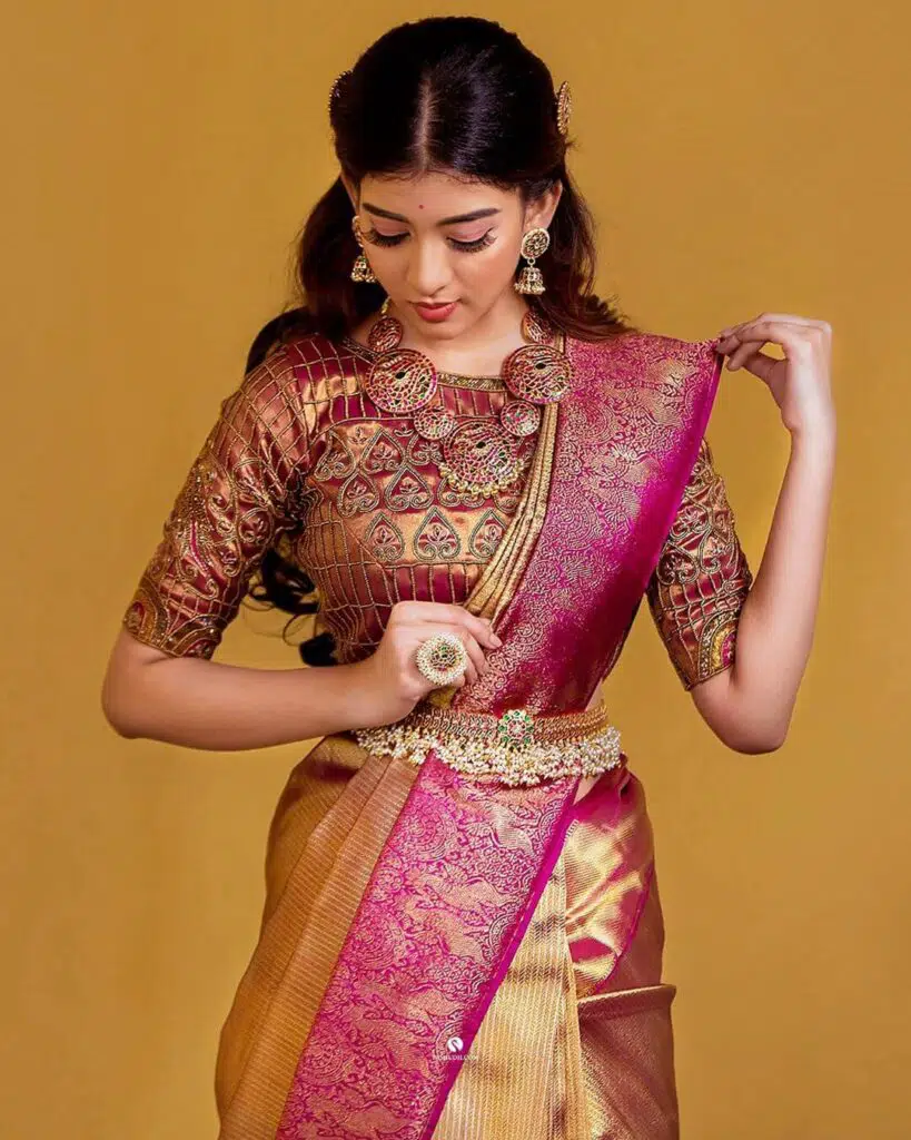 How to Wear Sarees With Belts