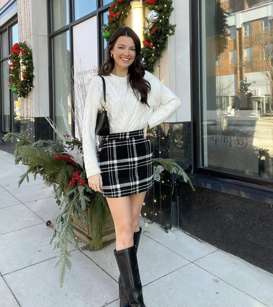 Checkred skirt black and white outfit