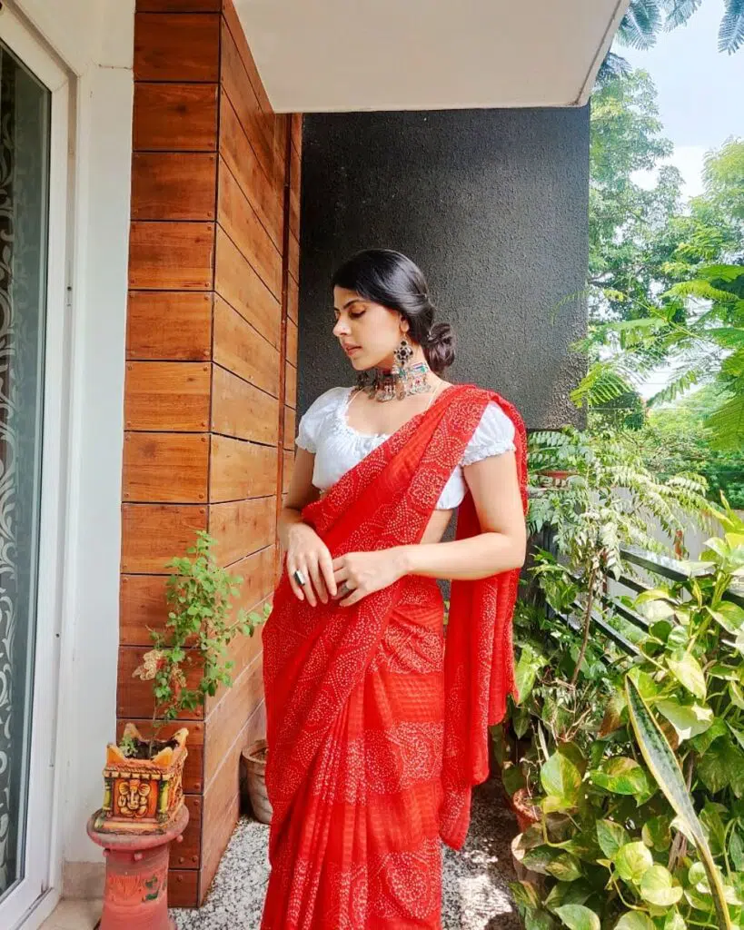 how to wear a bandhani saree - bandhej saree designs