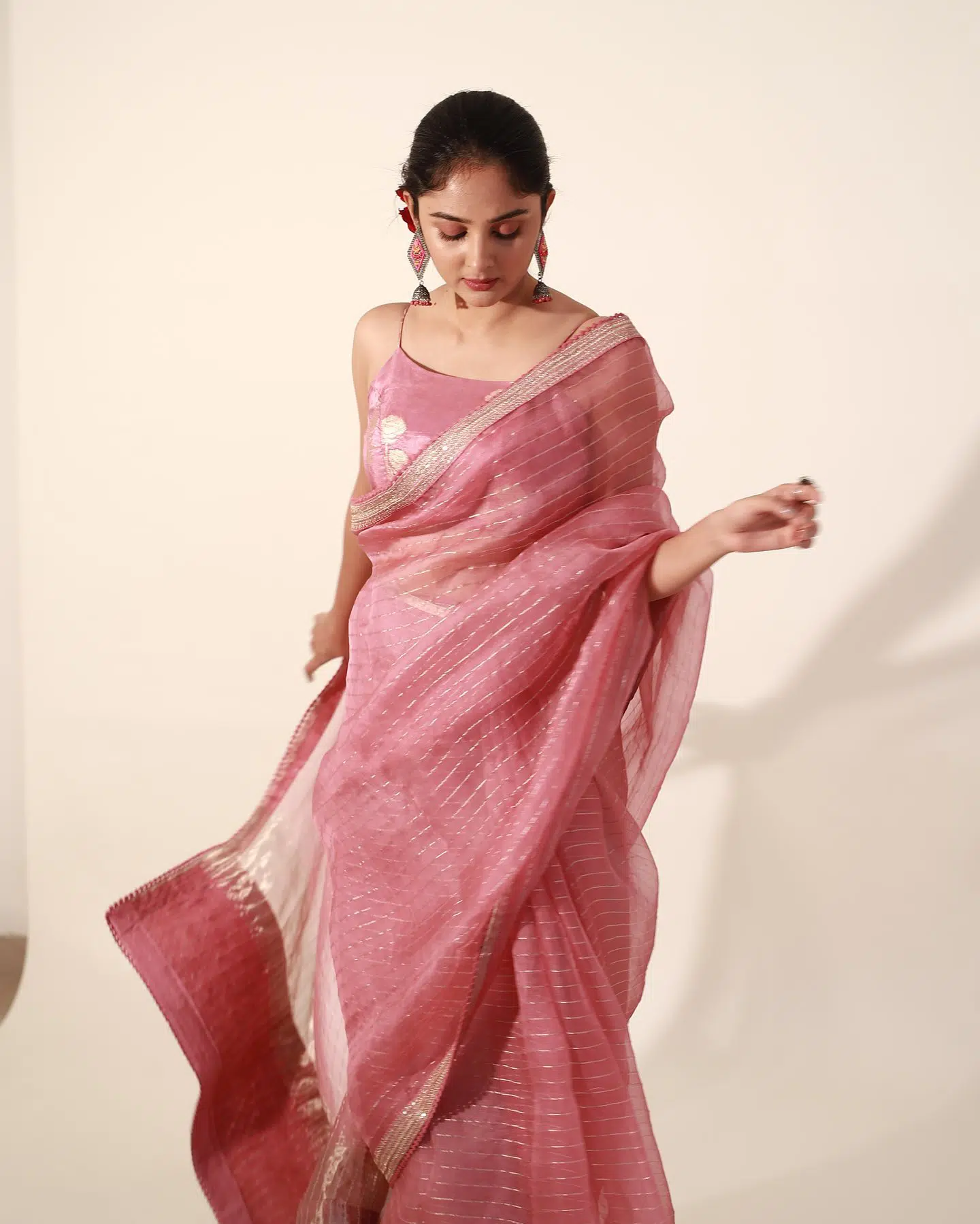 Ways To Style An Organza Saree