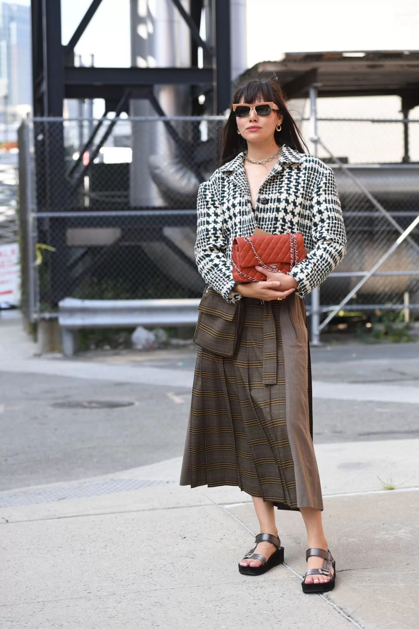 Textured cargo skirt