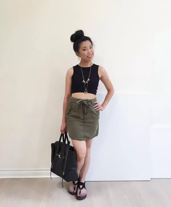 Quick and casual cargo skirt look