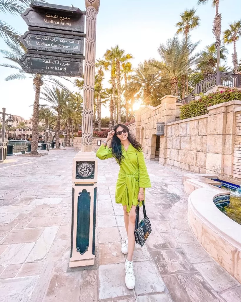 dubai winter travel outfits