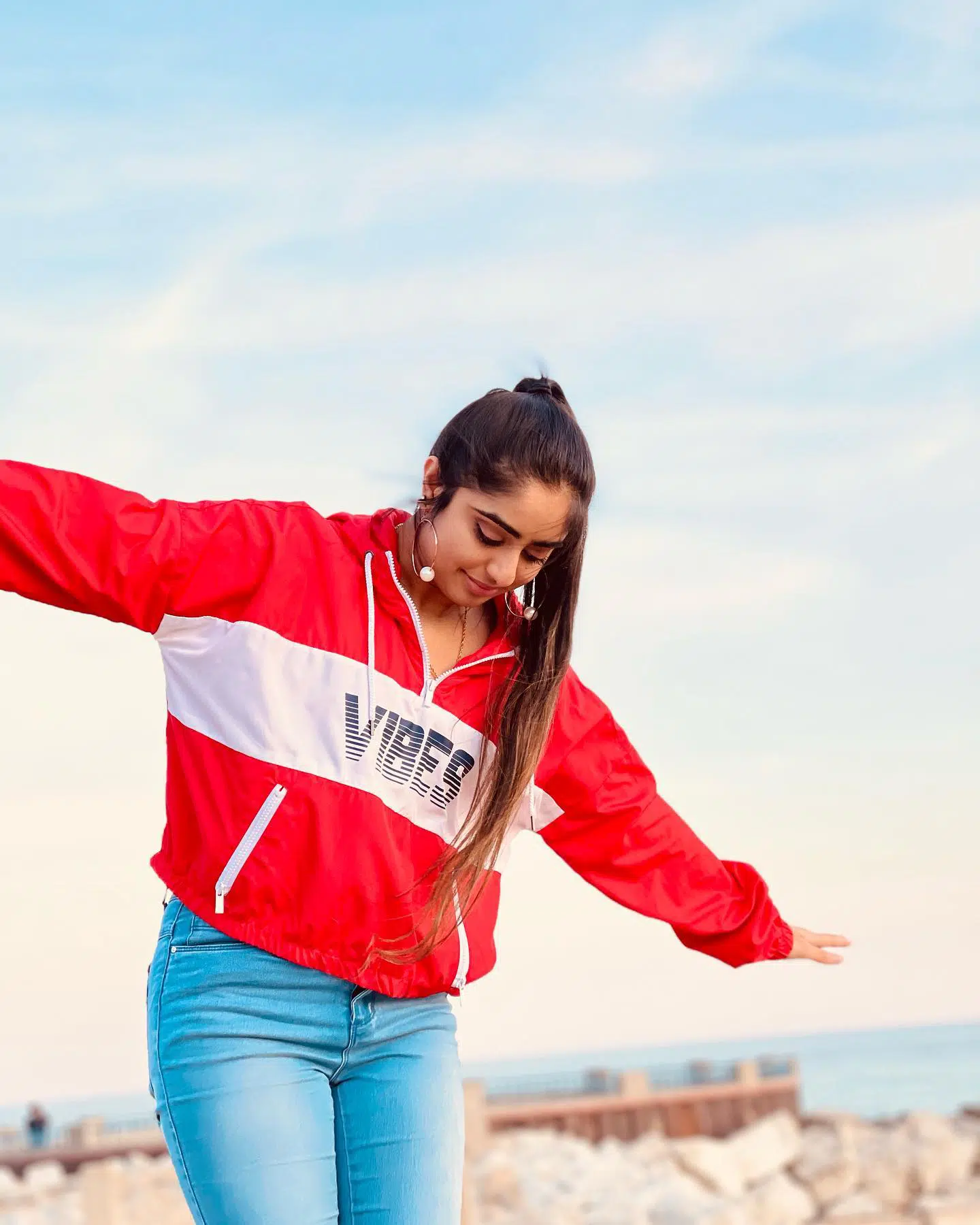 Slogan printed windbreaker