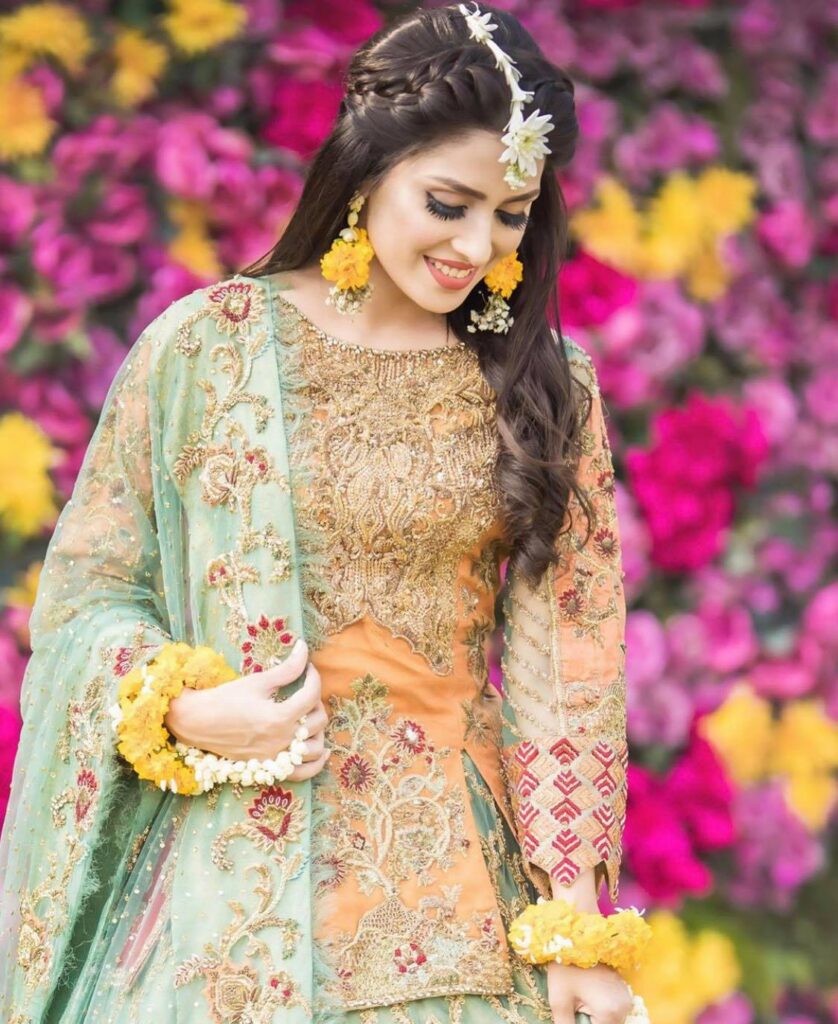 23 Simple And Cute Hairstyles For Mehndi Function This Season