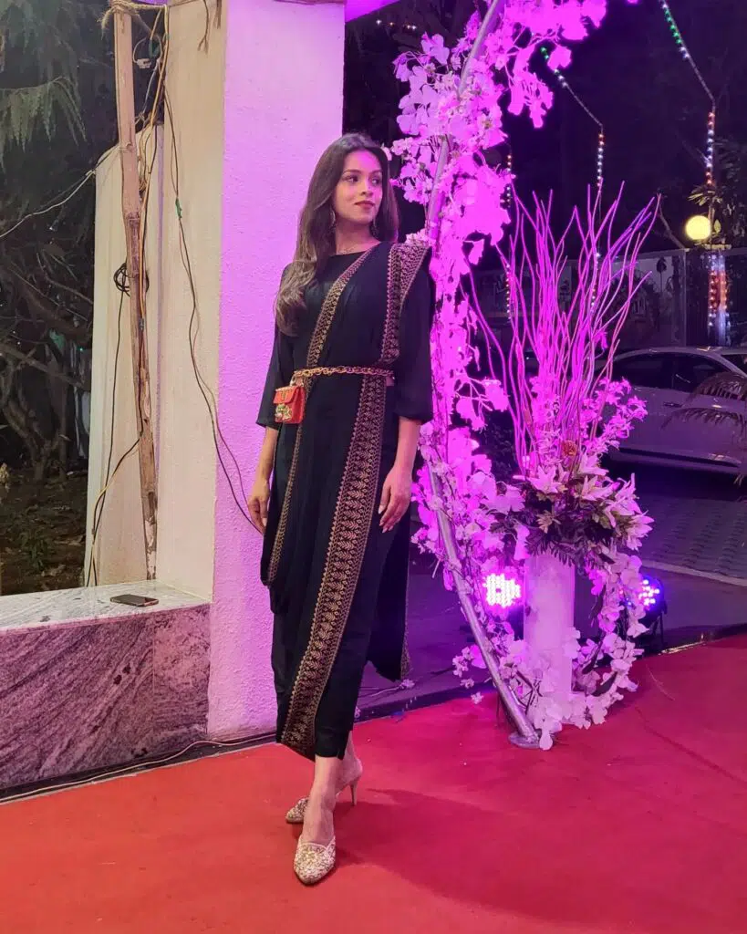 black saree designs