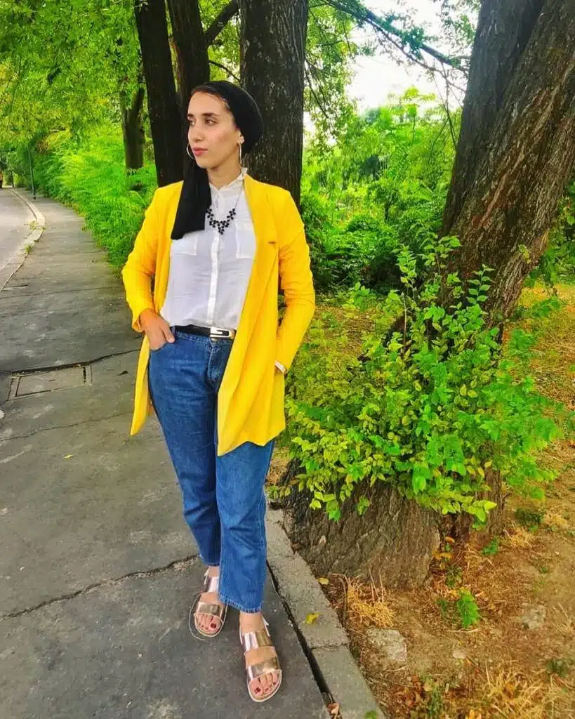 How to wear yellow blazer