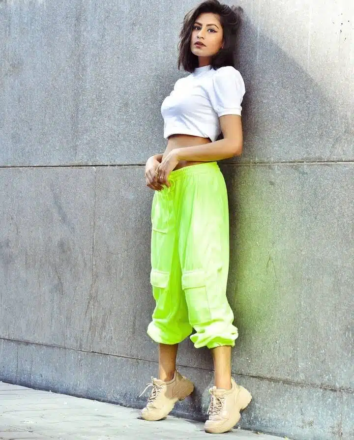 Neon Pants Outfit Ideas 