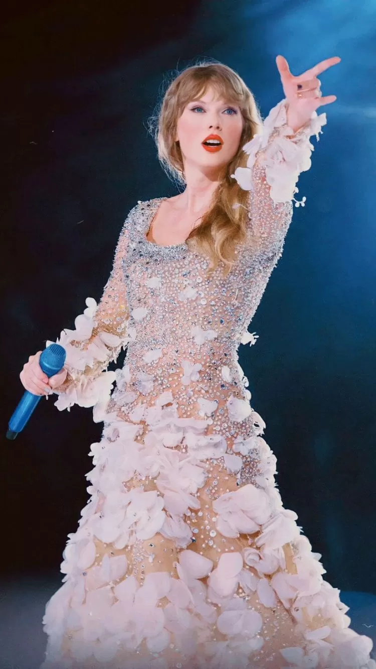 taylor swift eras tour outfits 8