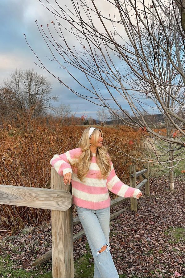 How to Style Pink Sweaters